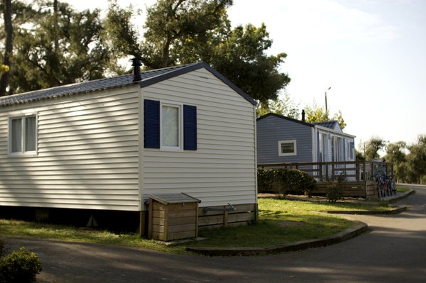 Combien coûte une habitation légère de loisir ? Guide des prix et astuces pour économiser